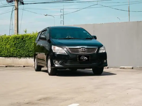 Toyota Innova for Ban Phe transfers